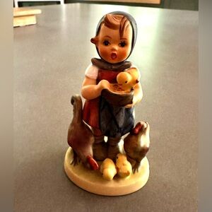 Goebel Hummel 4 1/2" Figurine "Feeding Time" 199/0‎ 1960s